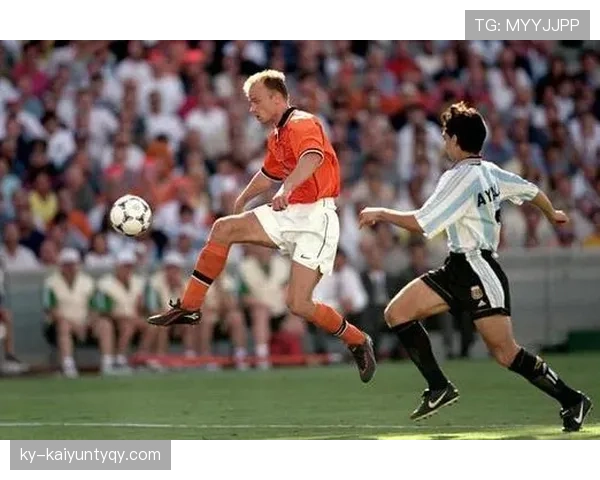 假摔判罚规则详解：裁判如何识别与处罚戏剧性犯规