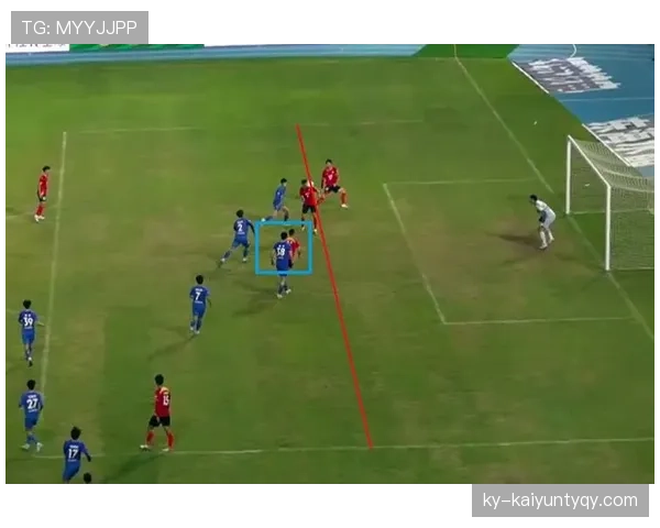 沙滩足球规则中每队仅允许三名球员在场且无越位判罚