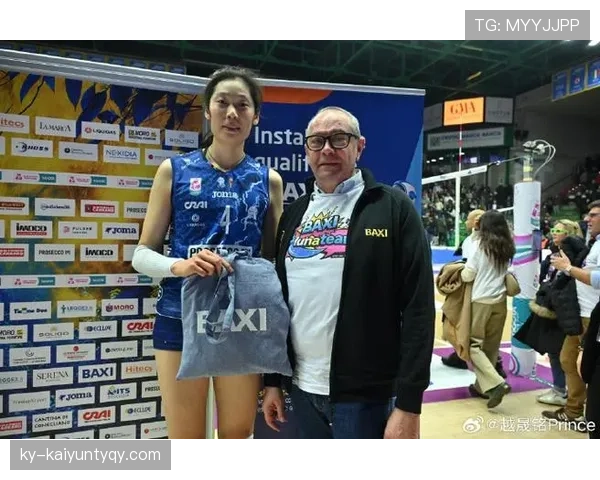 朱婷训练板着脸，转身喝香槟那一张直接把我拉到红毯现场