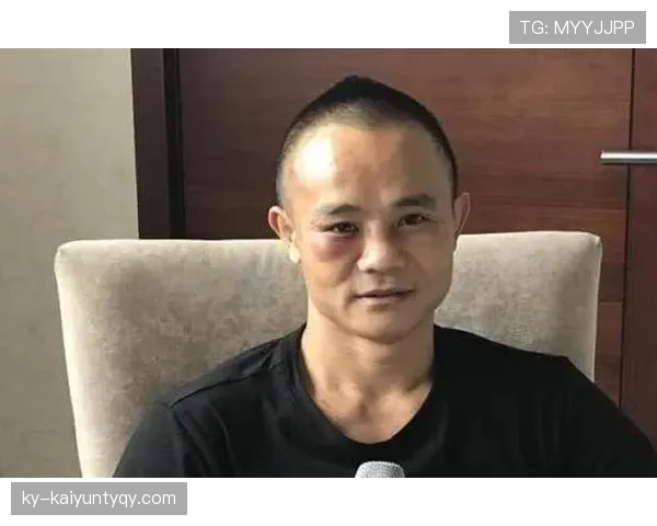 熊朝忠球场像邻家大哥，家里像富豪杂志，看到那张餐桌我心态碎了