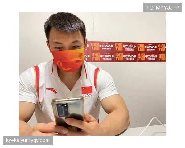 谌利军家里冰箱贴满训练计划，连牛奶保质期都按举重周期标